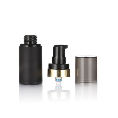 Najwyższej jakości czarna butelka bez powietrza 15ml 30ml 50ml PP plastikowe butelki bez powietrza kosmetyczne